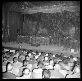 Vista geral do palco e da plateia