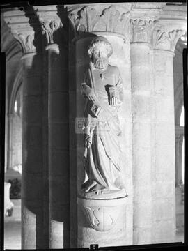 Claustro - imagem de São Pedro (séc. XIV)