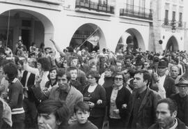 Manifestação na Praça do Giraldo