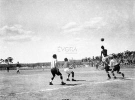 Fase de um jogo de futebol não identificado