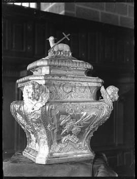 Tesouro da catedral: urna de prata