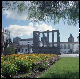 Templo Romano visto do Jardim Diana