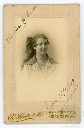 Carte-visite: retrato de Albertina [?] Pereira aos 15 anos