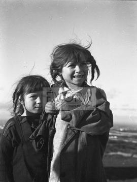 Retrato de duas crianças ciganas