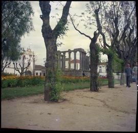 Templo Romano visto a partir do Jardim de Diana