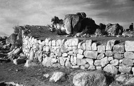 Muro em pedra, em local não identificado