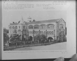 Reprodução de uma imagem do palácio com a galeria restaurada publicada num livro