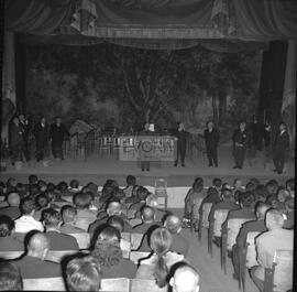 Vista geral do palco e da plateia