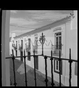 Rua de Monsaraz vista a partir de uma janela