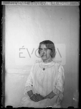Retrato de meio corpo de Maria da Glória