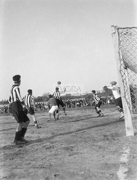 Fase de um jogo de futebol não identificado